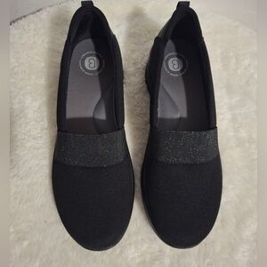 Women's Bzees Gracie Black Flats Size 10.